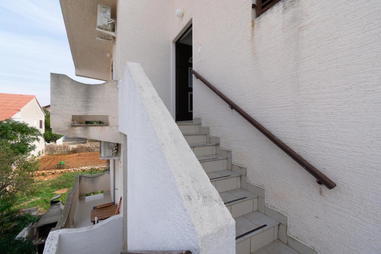 Apartments By The Sea Mandre, Pag - 3084 Kolan Exteriör bild