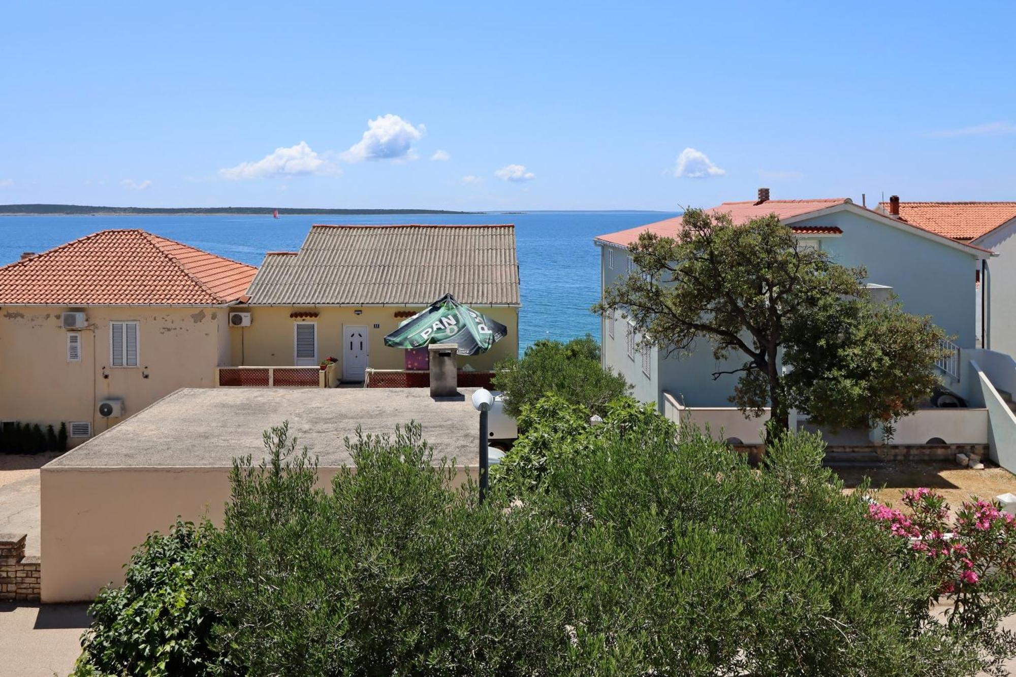 Apartments By The Sea Mandre, Pag - 3084 Kolan Exteriör bild