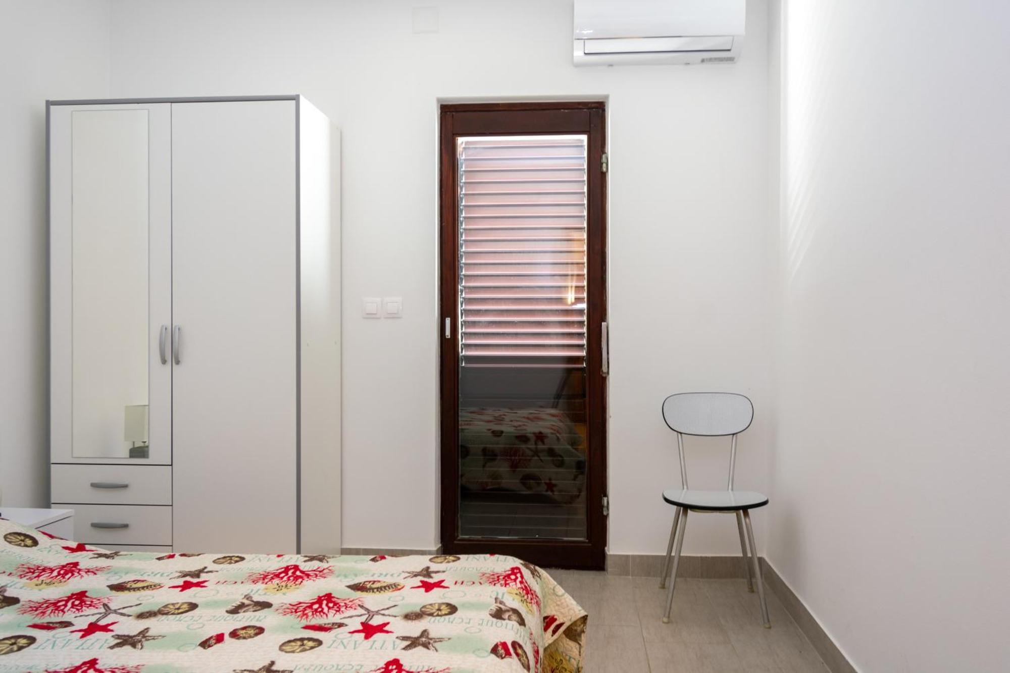 Apartments By The Sea Mandre, Pag - 3084 Kolan Rum bild